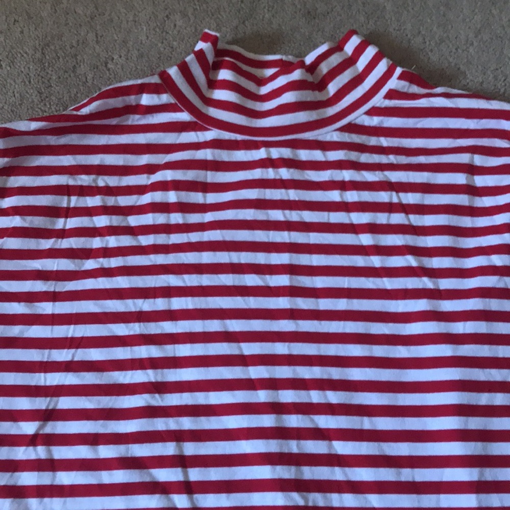 Its a turtle neck with red and white strips on it
